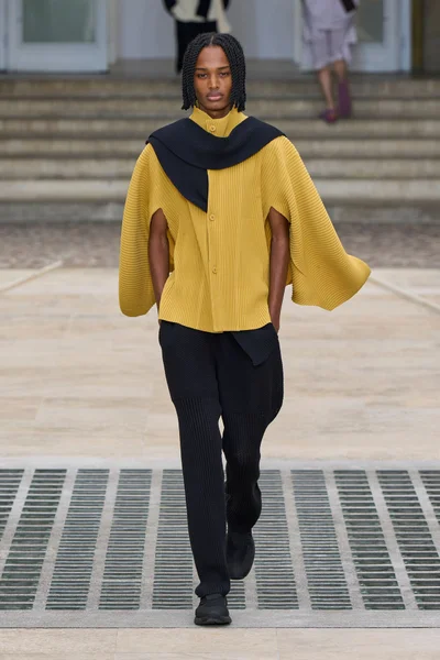 Look 19